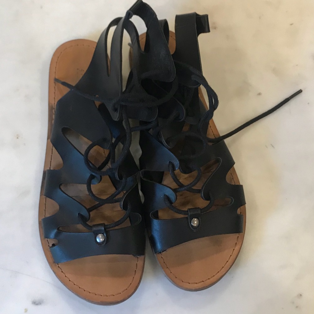 Indigo Rd. Black Gladiator Sandals